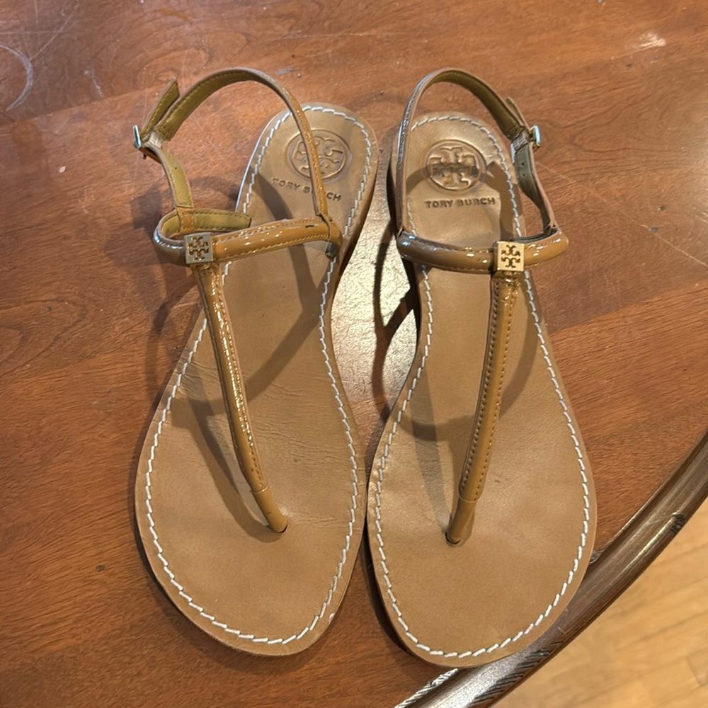 Tory Burch Womens Tan Patent leather Flat Thong Sandals Slide T-Straps Size 9